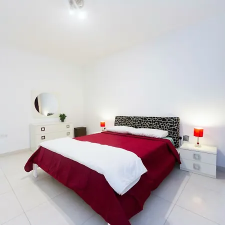 Breathtaking 3-bedroom Seafront In Appartement Sliema