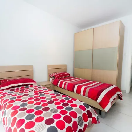 Breathtaking 3-bedroom Seafront In Appartement *