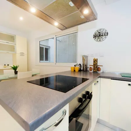 Breathtaking 3-bedroom Seafront In *