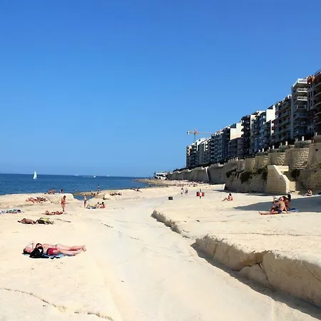 Breathtaking 3-bedroom Seafront In Apartament *